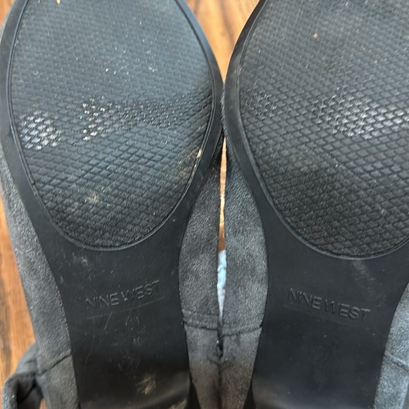 Nine West Grey Heel Booties Size 8 - Picture 6 of 6